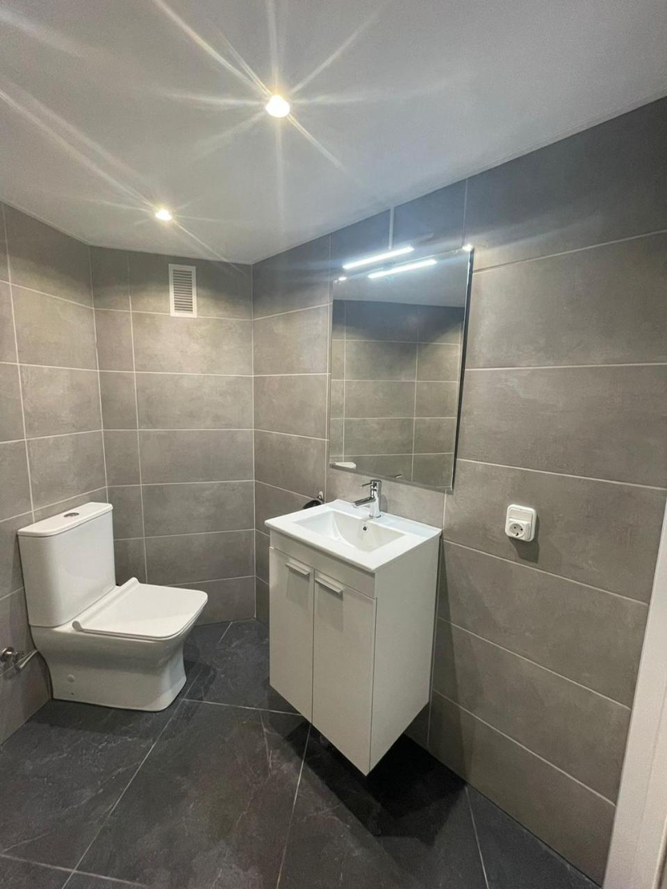 Edificio Gijon Newly Renovated Two-Bedroom Apartment 貝尼多姆 外观 照片